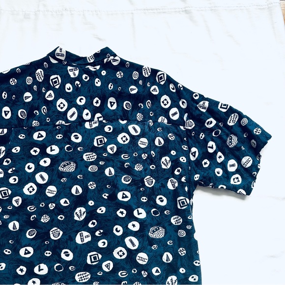 β
Vintage 90βs Structure Pattern Casual Button Down - Blue/White β
- Picture 13 of 17